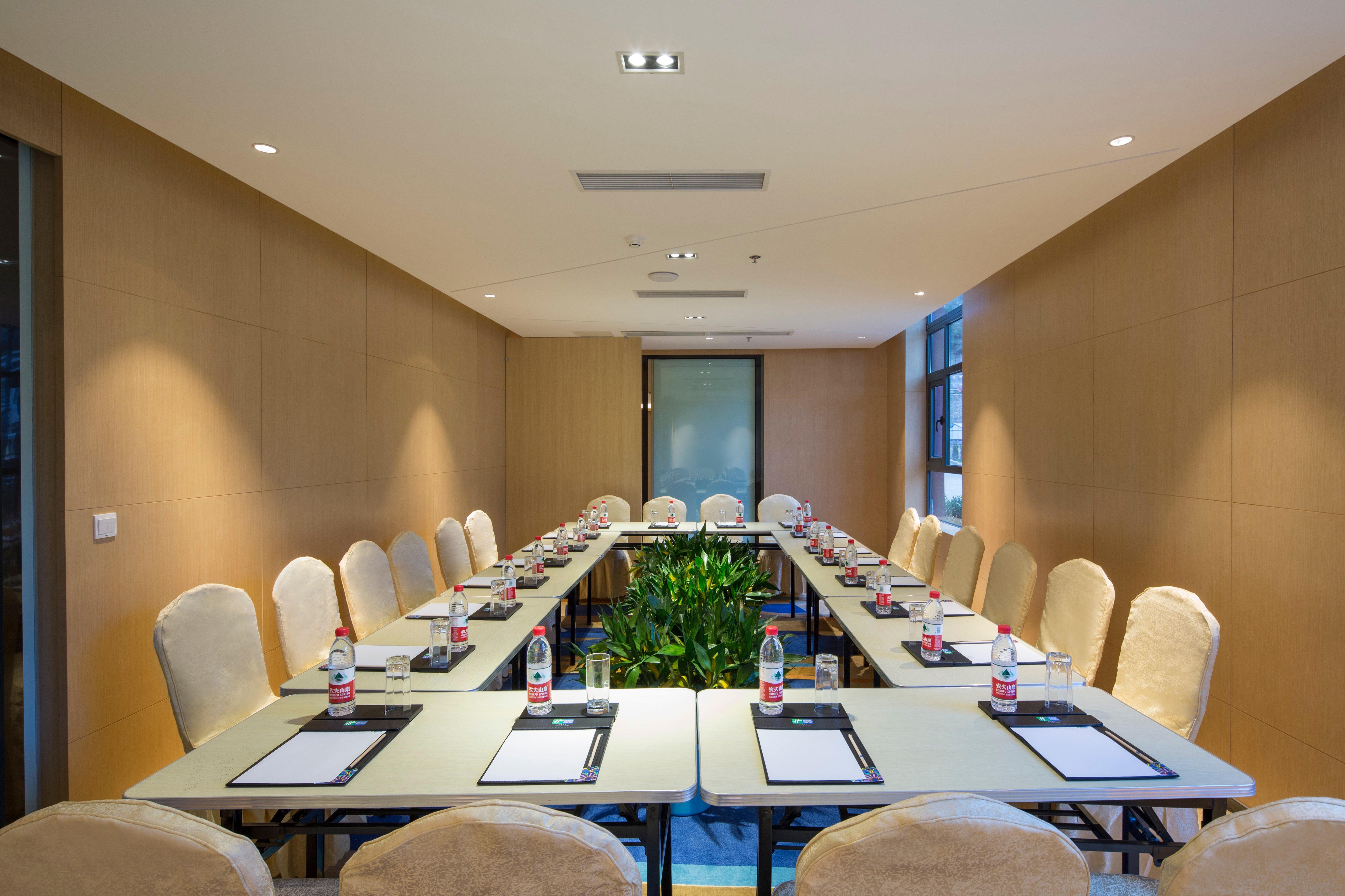 Holiday Inn Express Daocheng Yading, An Ihg Hotel Екстер'єр фото