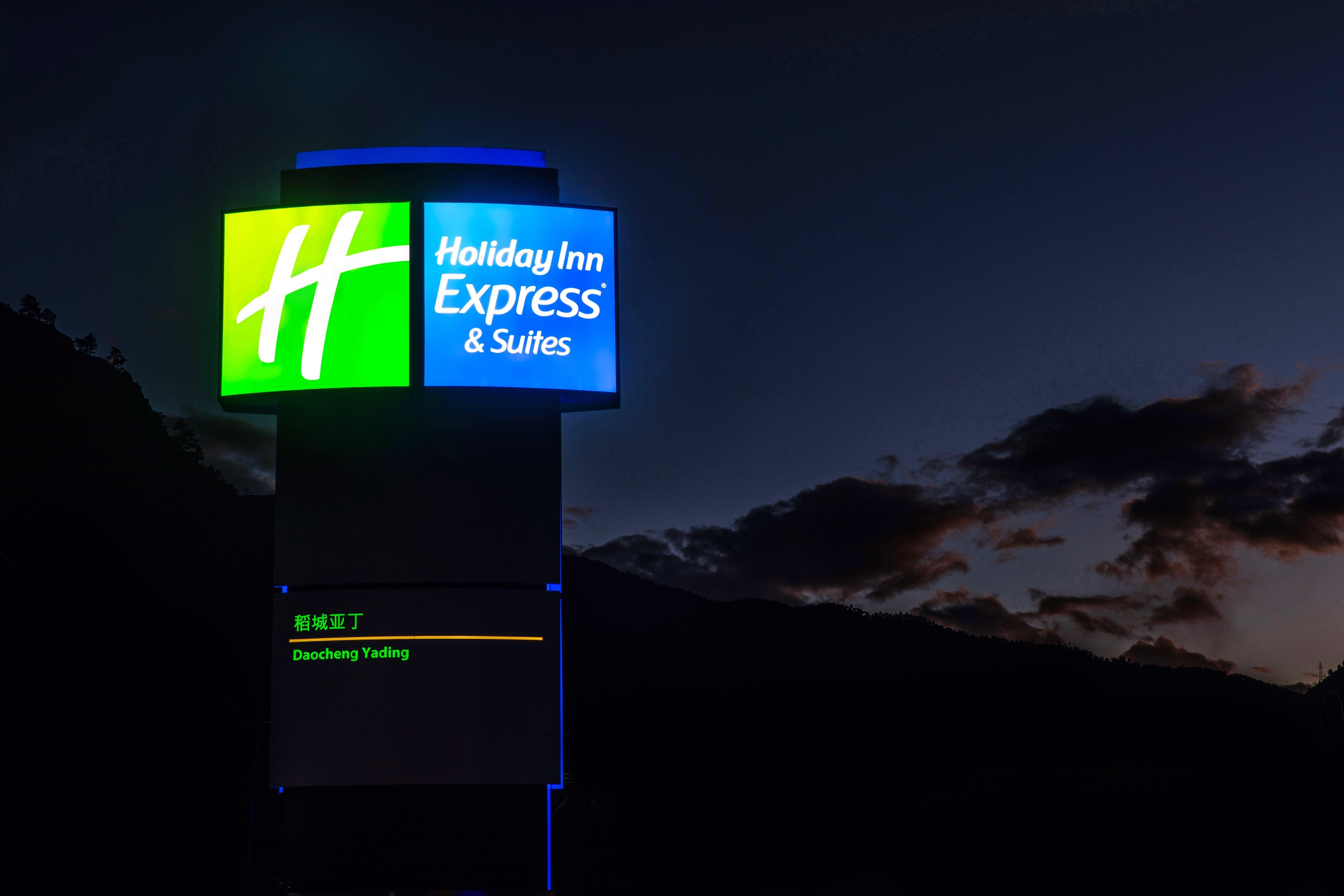 Holiday Inn Express Daocheng Yading, An Ihg Hotel Екстер'єр фото