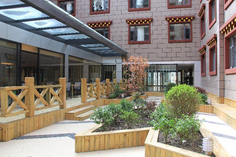 Holiday Inn Express Daocheng Yading, An Ihg Hotel Екстер'єр фото