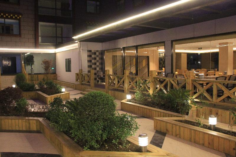 Holiday Inn Express Daocheng Yading, An Ihg Hotel Екстер'єр фото